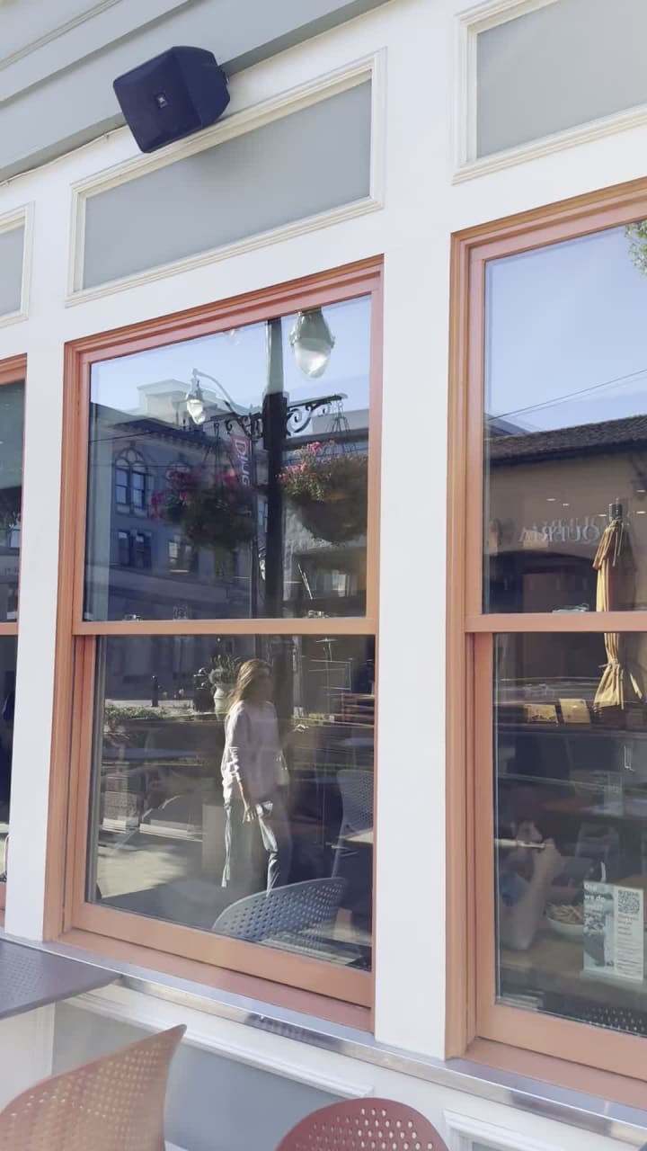 Video review of Urban Kitchen