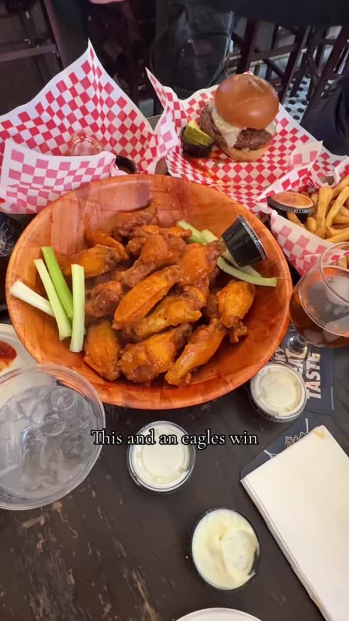 Kelliann's Bar & Grill