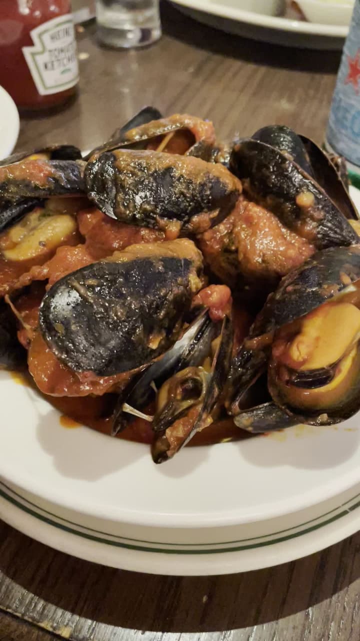 Video review of Bar Frites