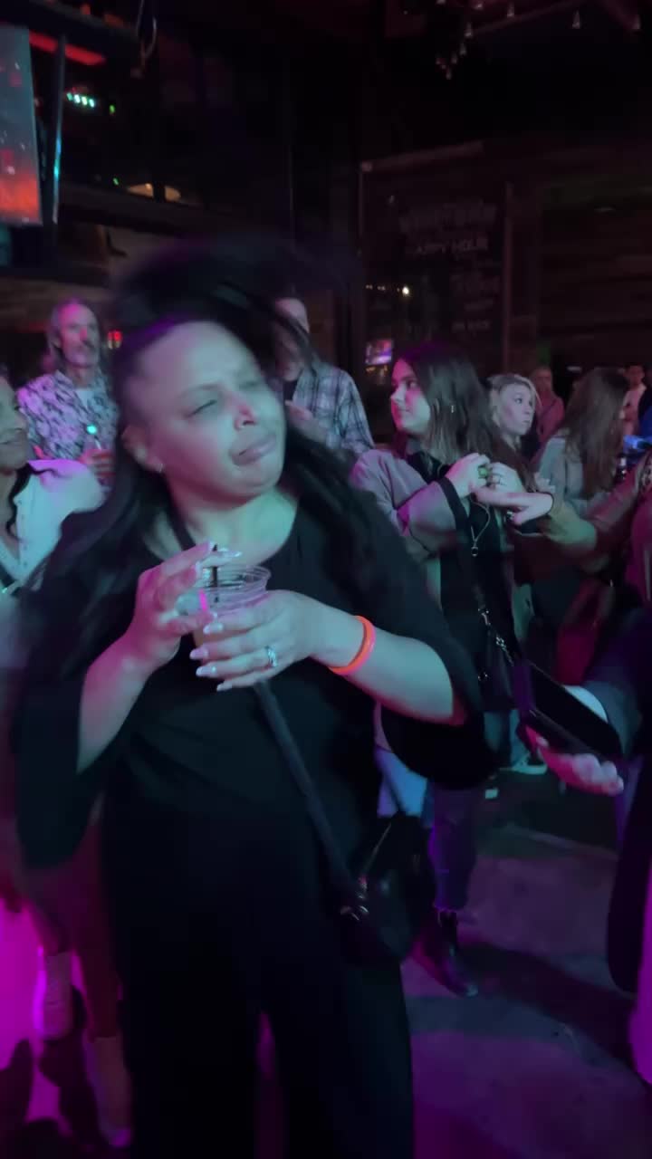 Video review of Dierks Bentley's Whiskey Row Gilbert