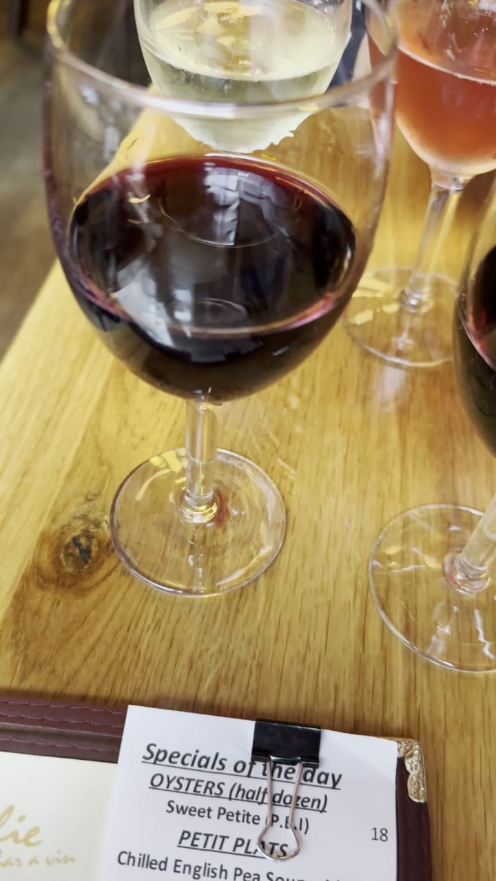 Video review of Amélie Restaurant, Bistro & Wine Bar