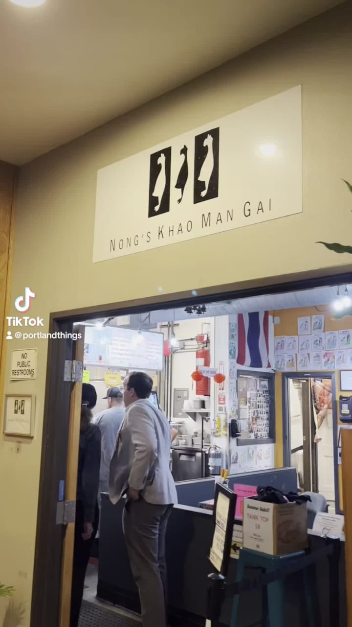 Video review of Nong's Khao Man Gai