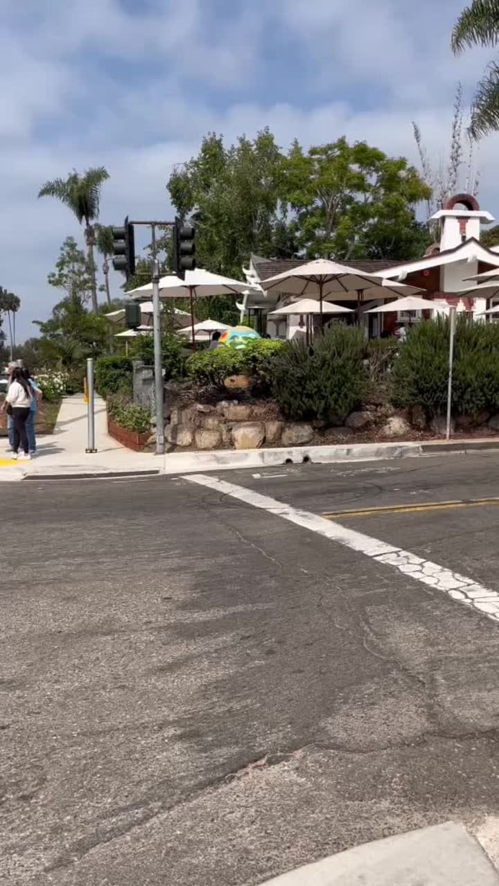 Video review of Urth Caffe