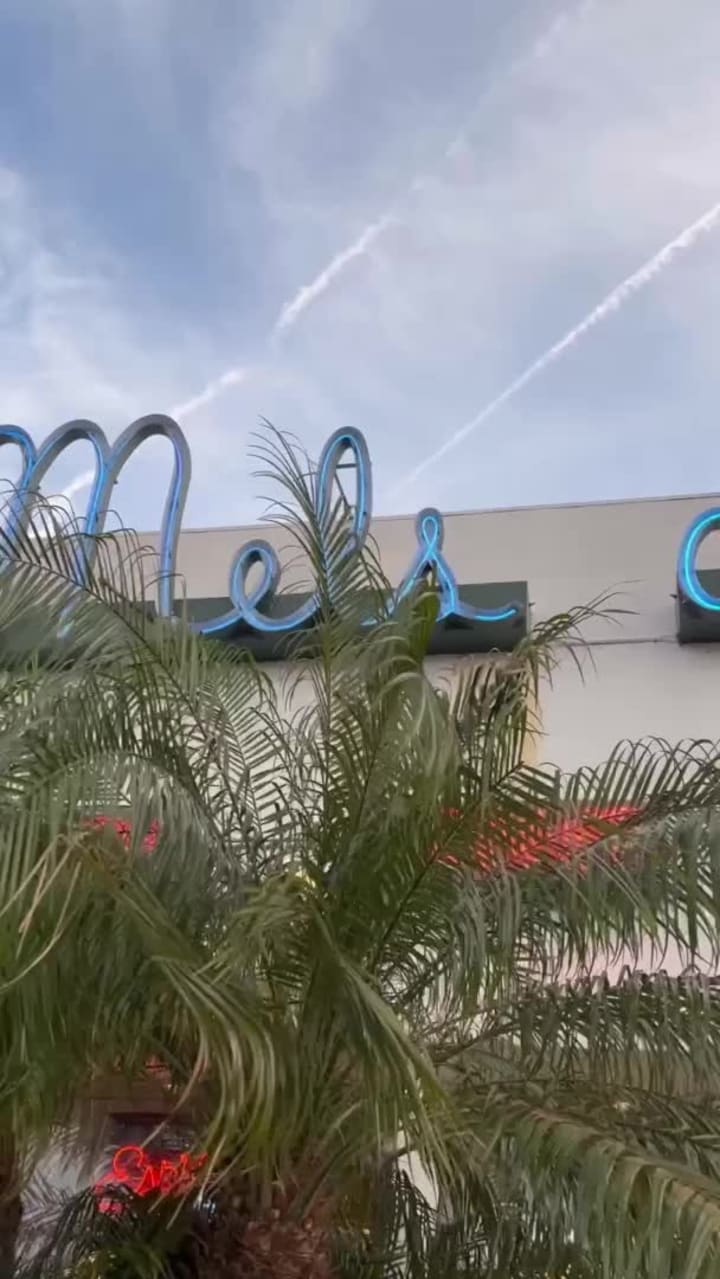 Video review of Mel's Drive-In