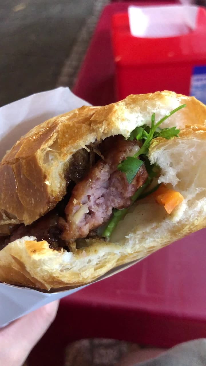 Bánh mì Hoàng Hoa - Bùi Đình Túy