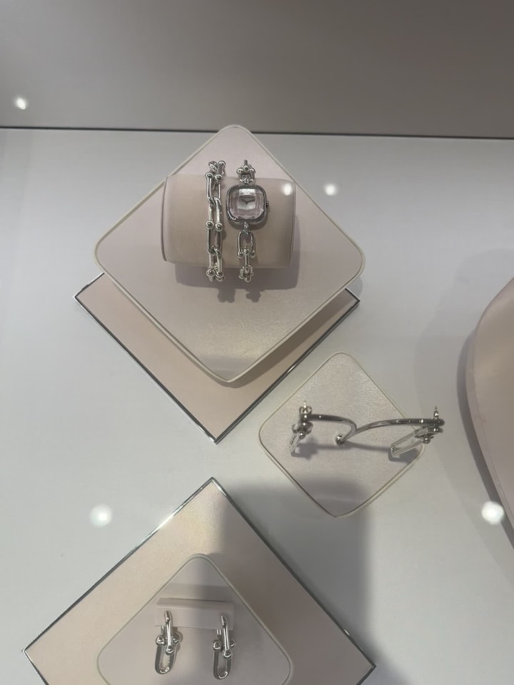 Video review of Tiffany & Co. - The Landmark