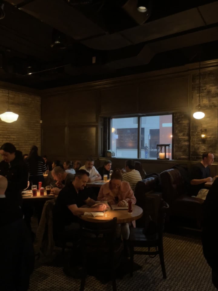 Video review of Au Cheval