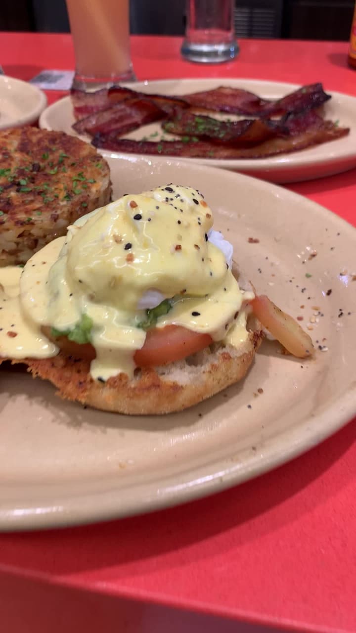 Video review of Snooze, an A.M. Eatery
