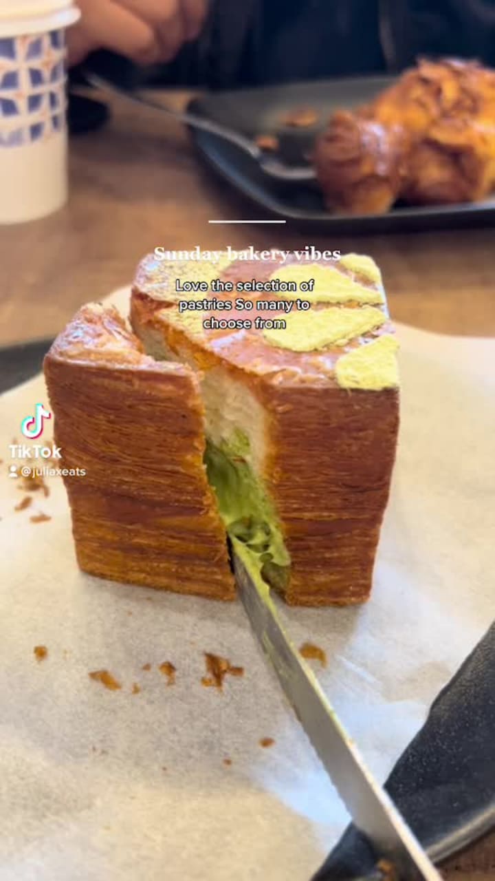 Buttercrumbs Croissant