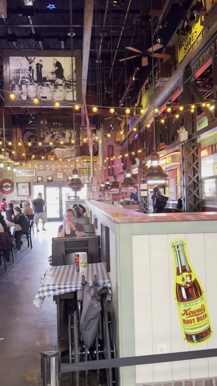 Video review of Portillo's Hot Dogs