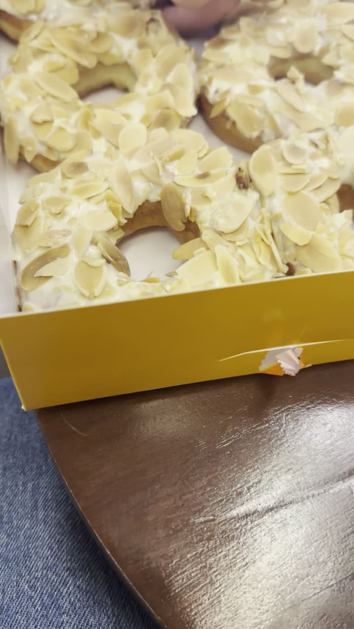 Video review of J.CO Donuts & Coffee