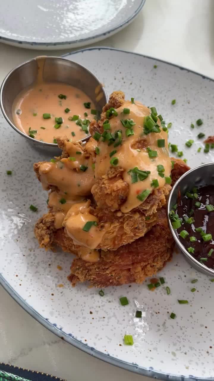 Video review of The Hampton Social