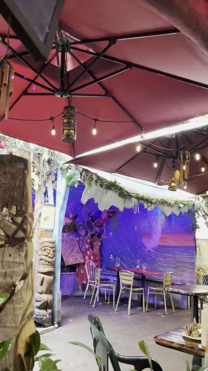 Video review of Cuckoo Coconuts Waikiki