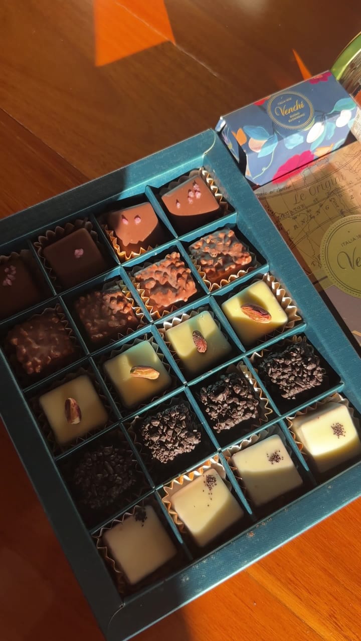 Video review of Hi-Lo Club