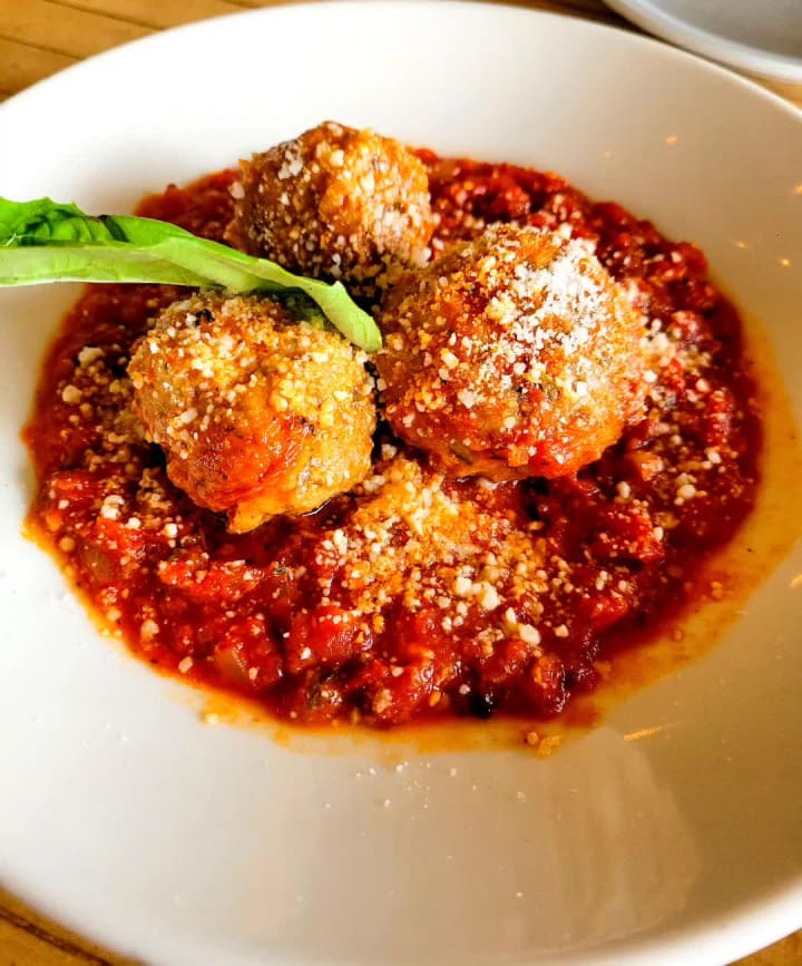 Video review of White Pie Pizzeria