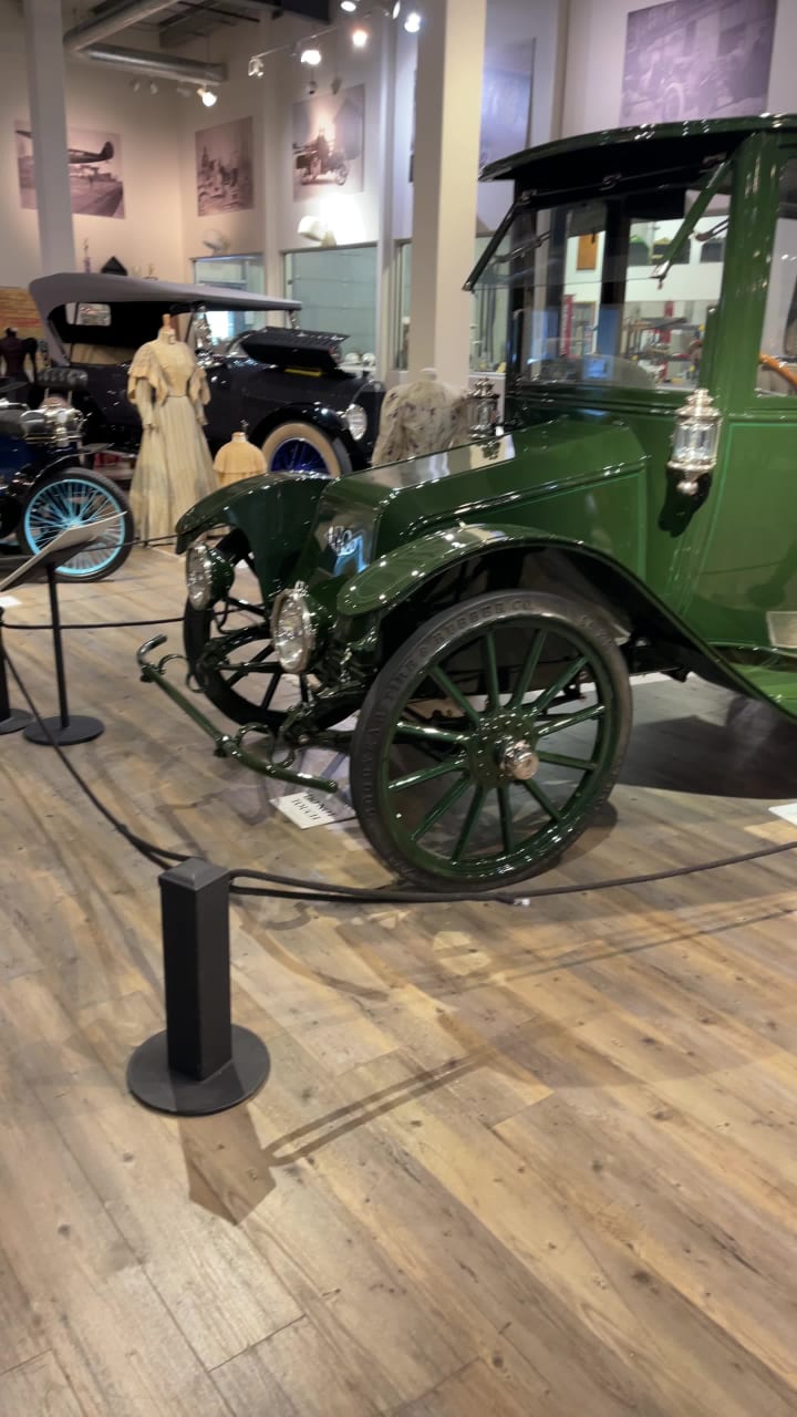 Fountainhead Antique Automobile and Vintage Clothing Museum