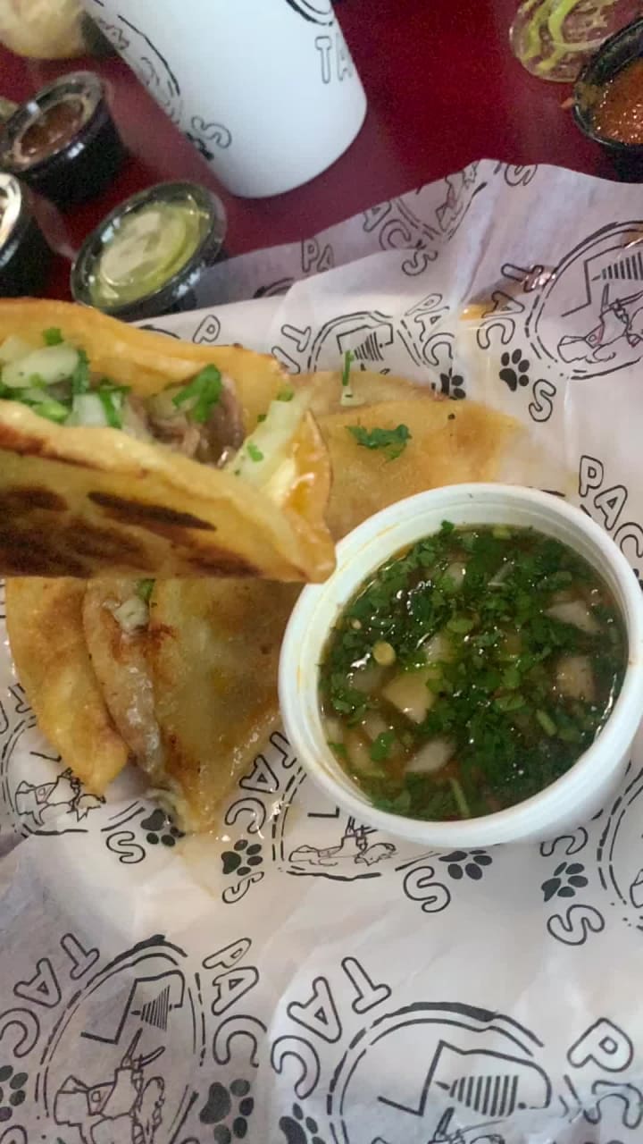 Pacos Tacos