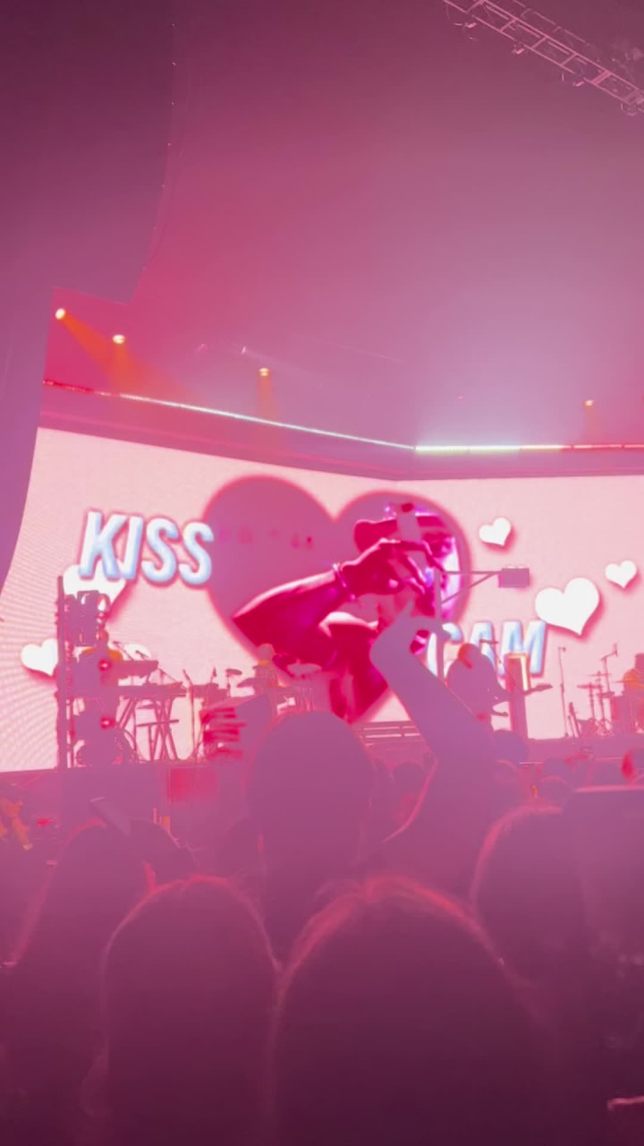 Video review of Andrew Brady Icon Music Center