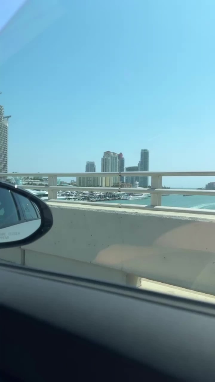 Mulligan's Beach House Bar & Grill