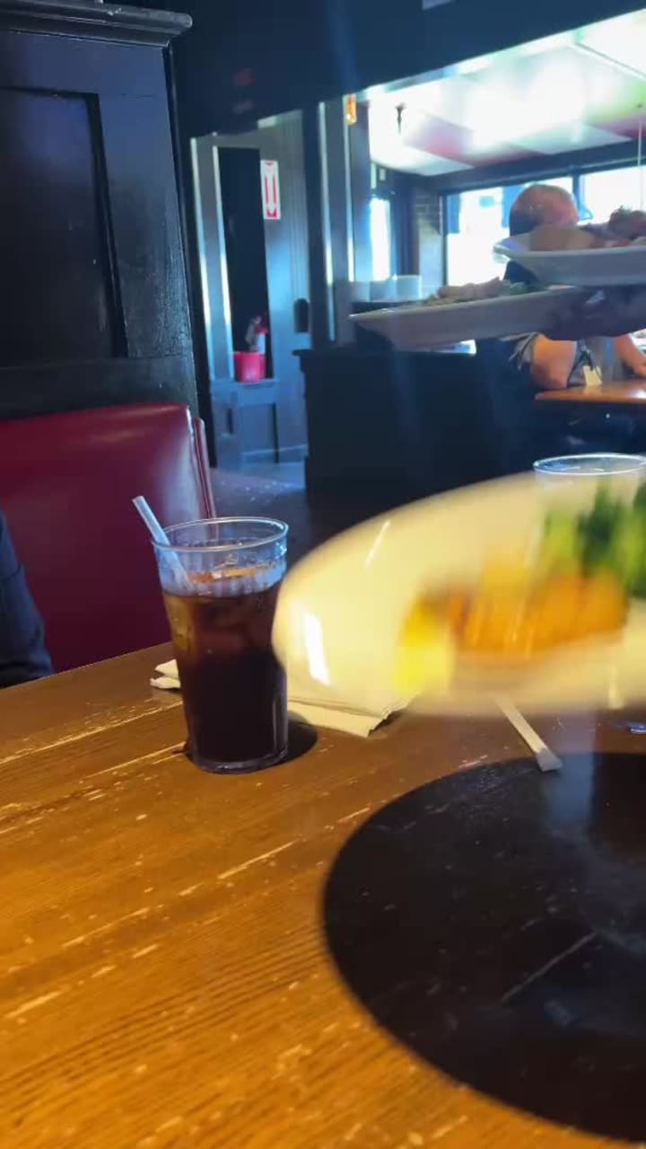 Video review of TGI Friday's