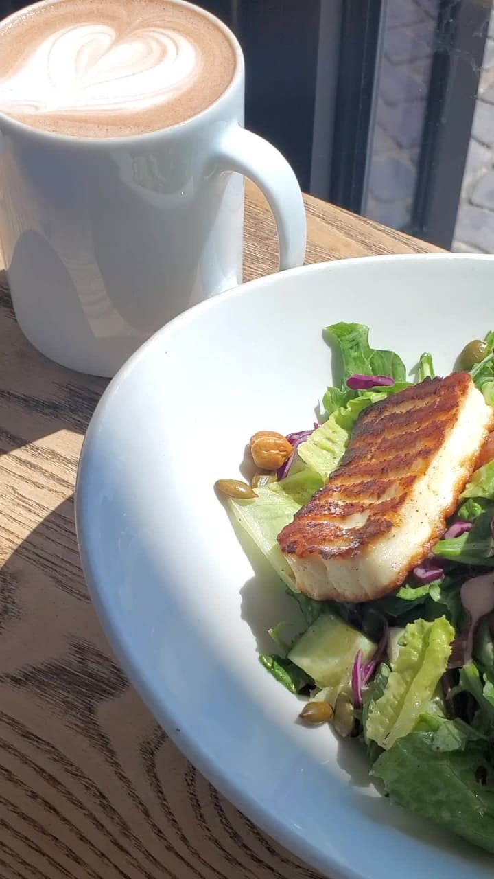 Video review of Cafe Réveille