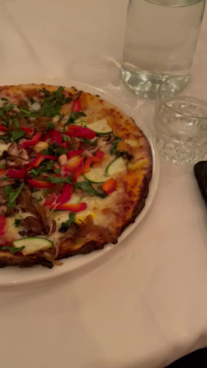 Video review of Paradiso