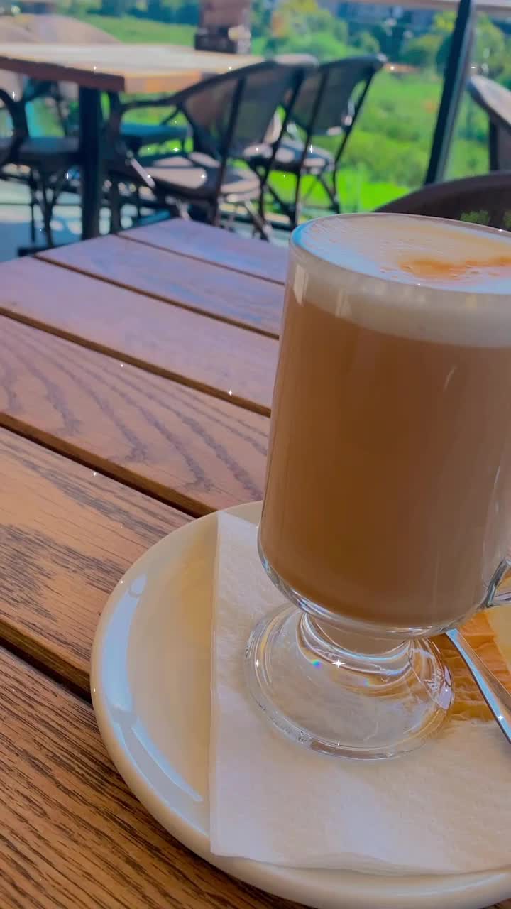 Parrots Restaurant & Café