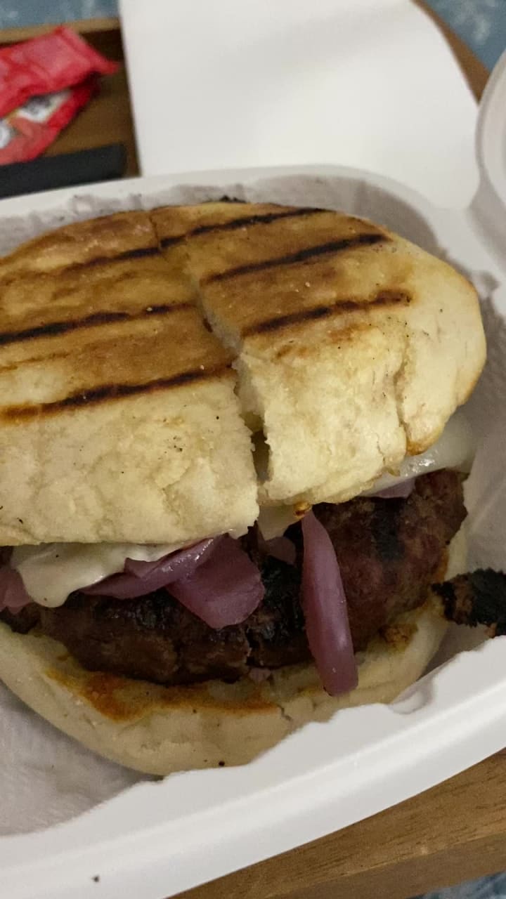 Video review of LoLa Burger