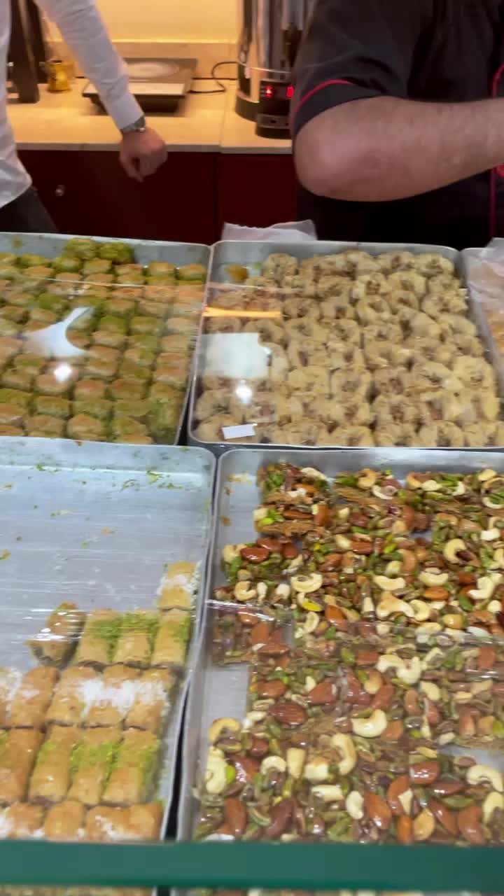 Al Aker Sweets & Bakery Salwa مخابز و برادات العكر سلوى