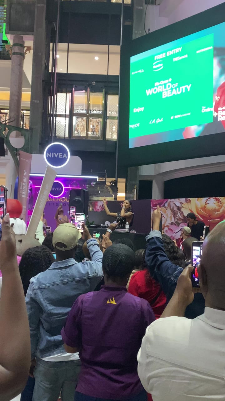 Video review of Magnifico, Century City