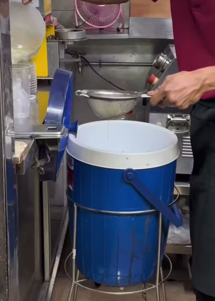 Bake-Of @ Amoy street food center