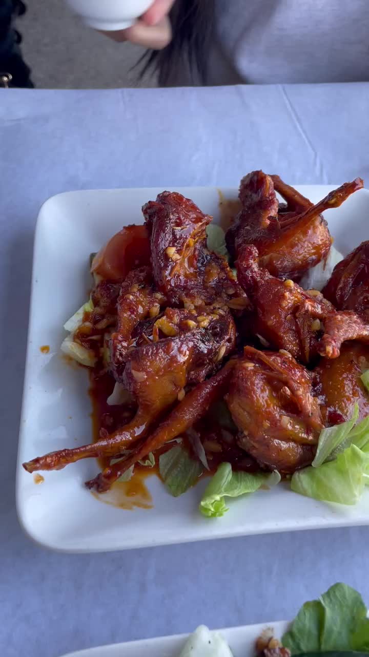 Video review of Biển Hẹn Seafood and Lẩu