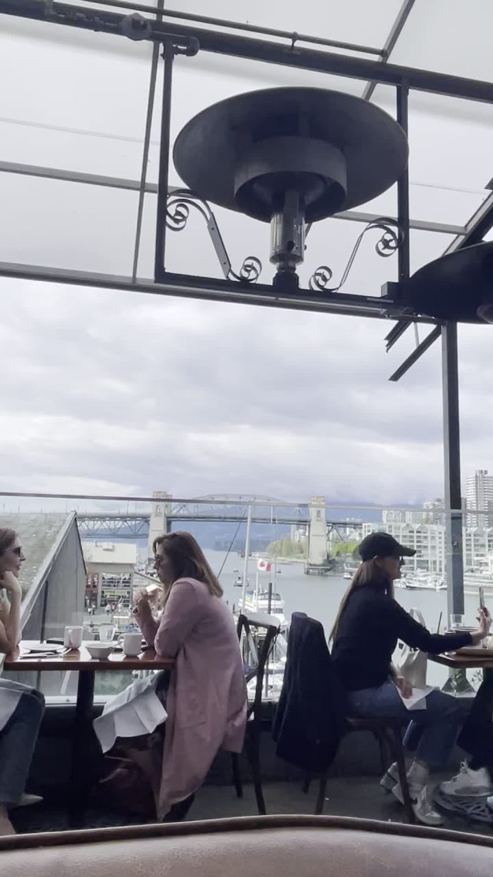 Video review of The Sandbar Seafood Restaurant