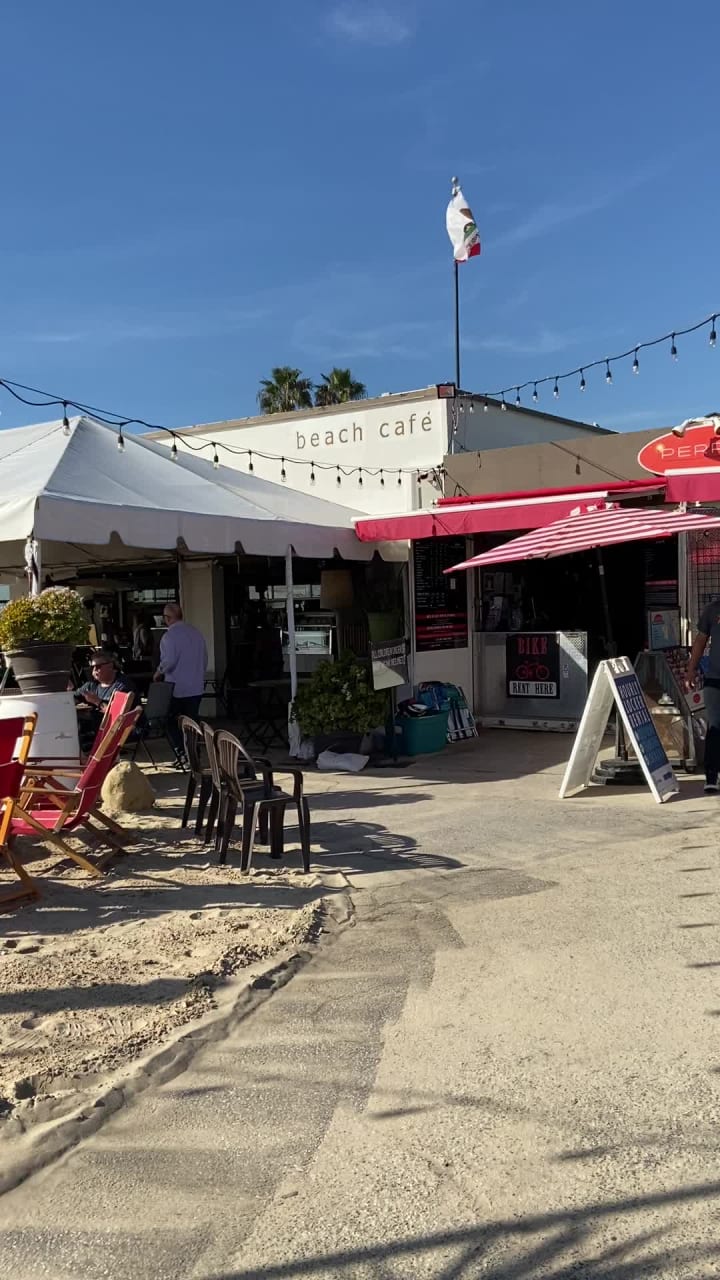 Perry’s Cafe and Beach Rentals