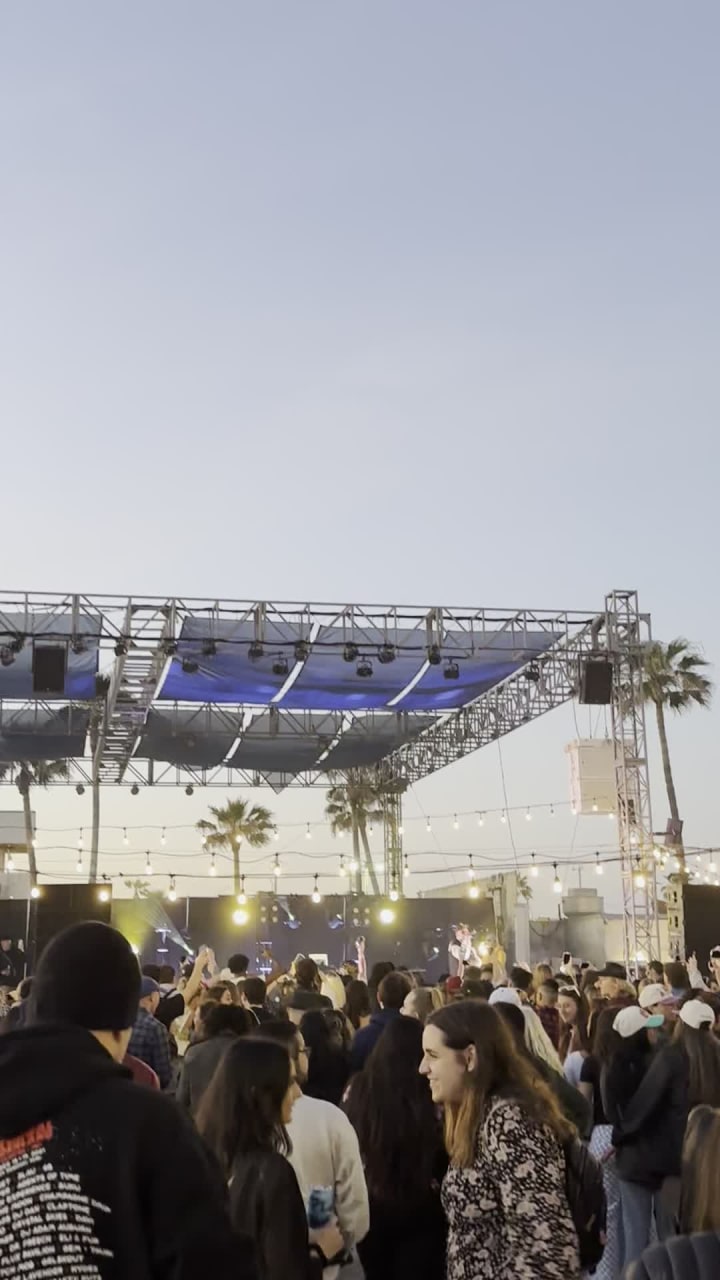 Beach House Bar & Grill