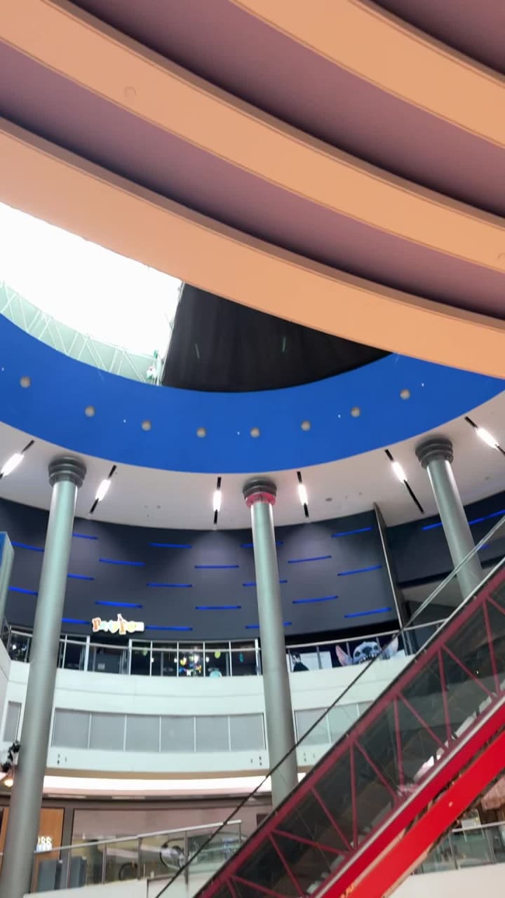 Video review of Empress Walk