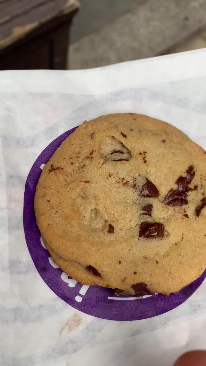 Video review of Insomnia Cookies