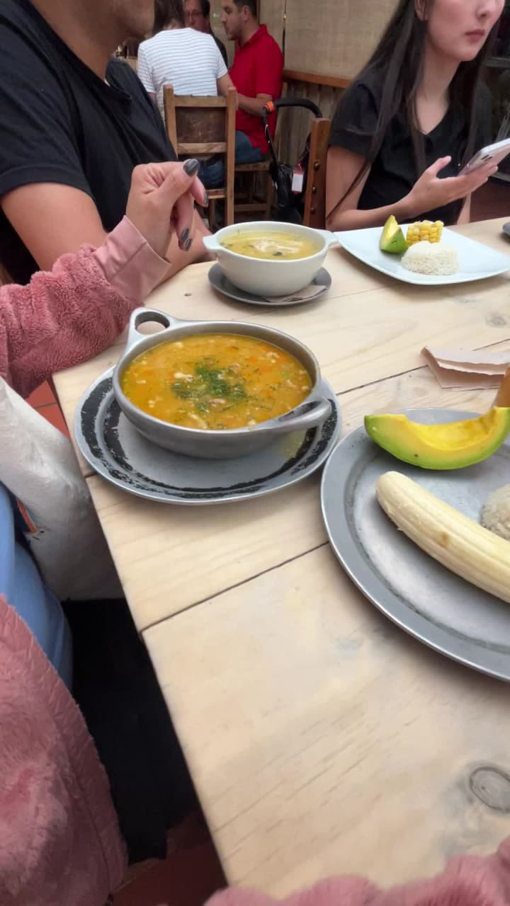 Video review of Entrepués