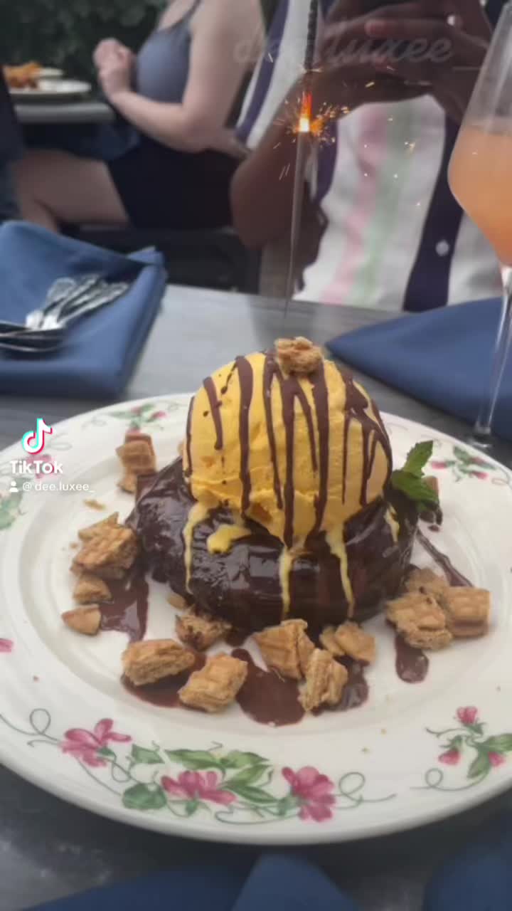 Video review of The Whale Chicago