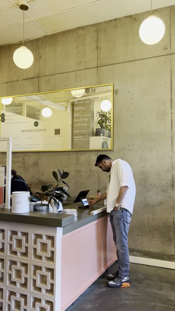 Video review of Frankie & Jo's