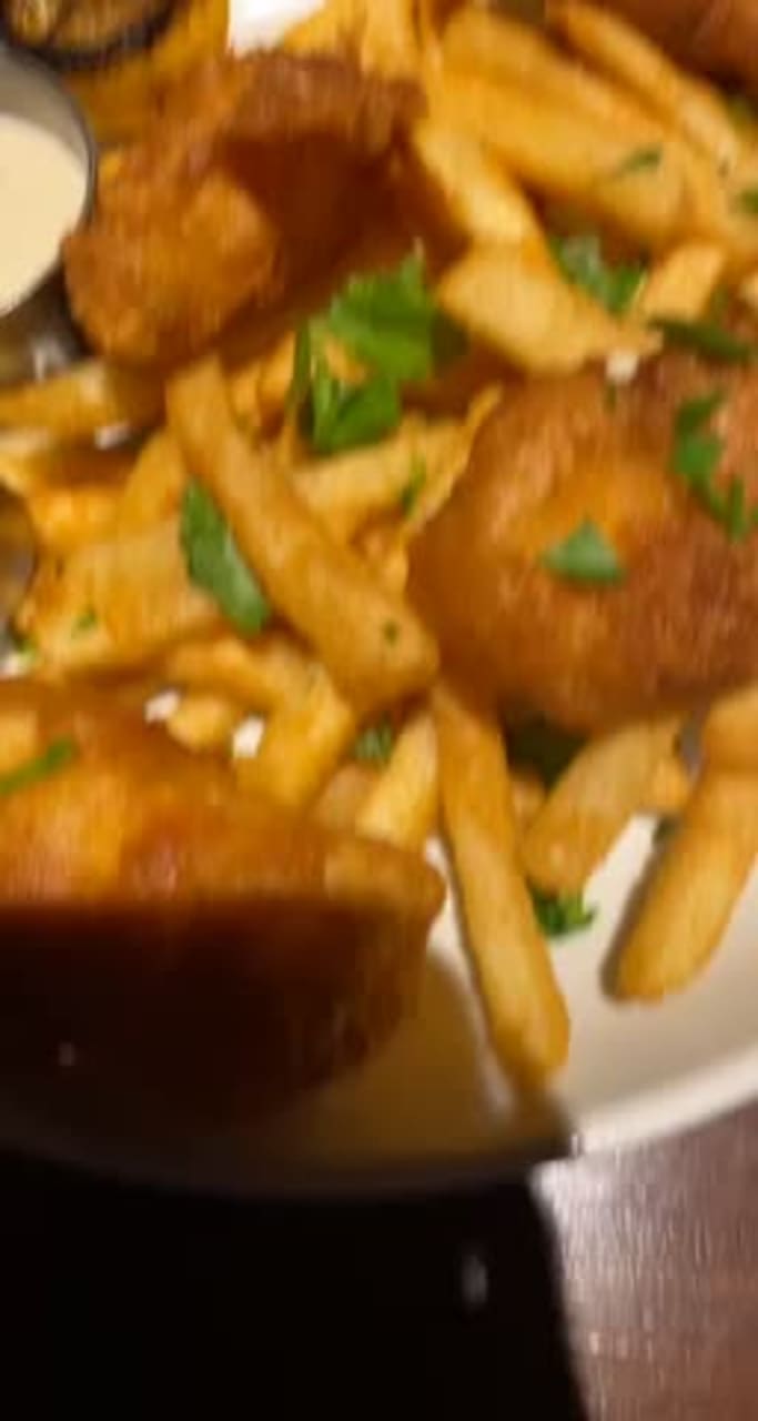 Video review of Bar Louie - The District