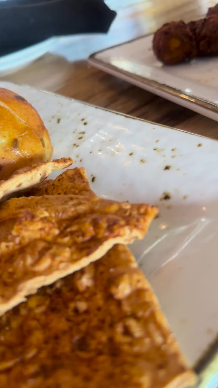 Vola’s Dockside Grill and Hi-Tide Lounge