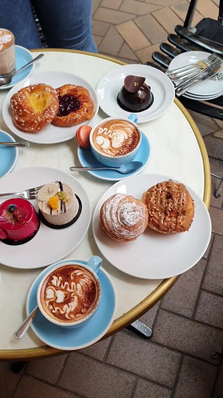 Video review of La Renaissance Café Pâtisserie