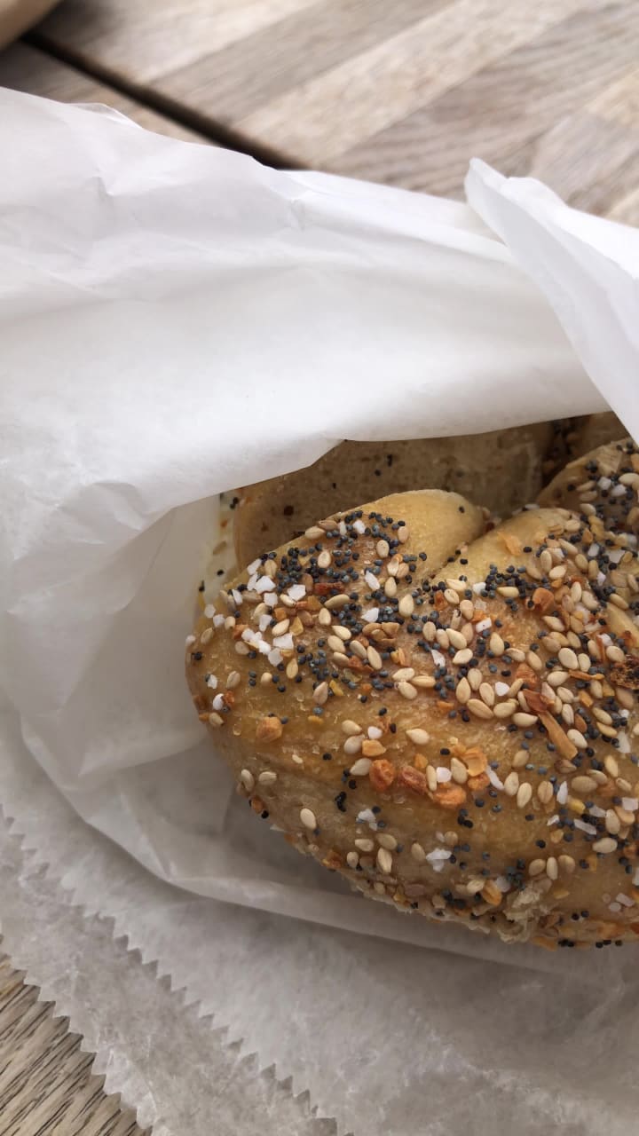 Video review of Ess-a-Bagel