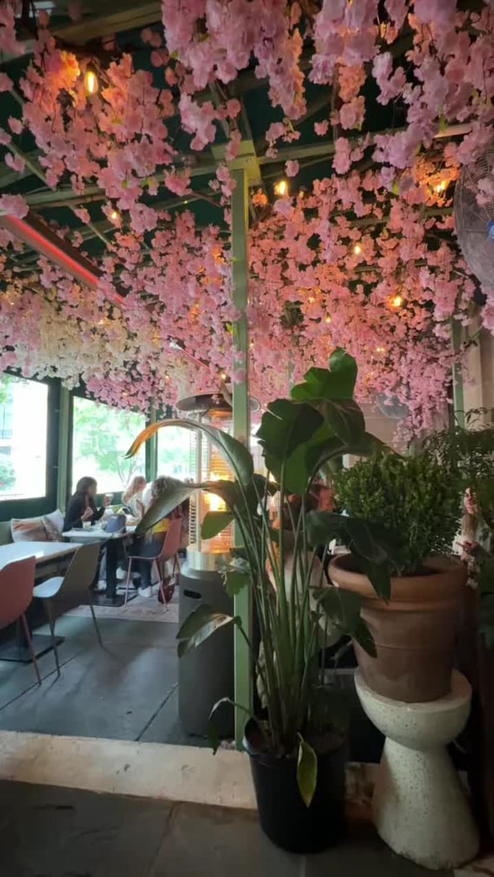 Residents Cafe & Bar