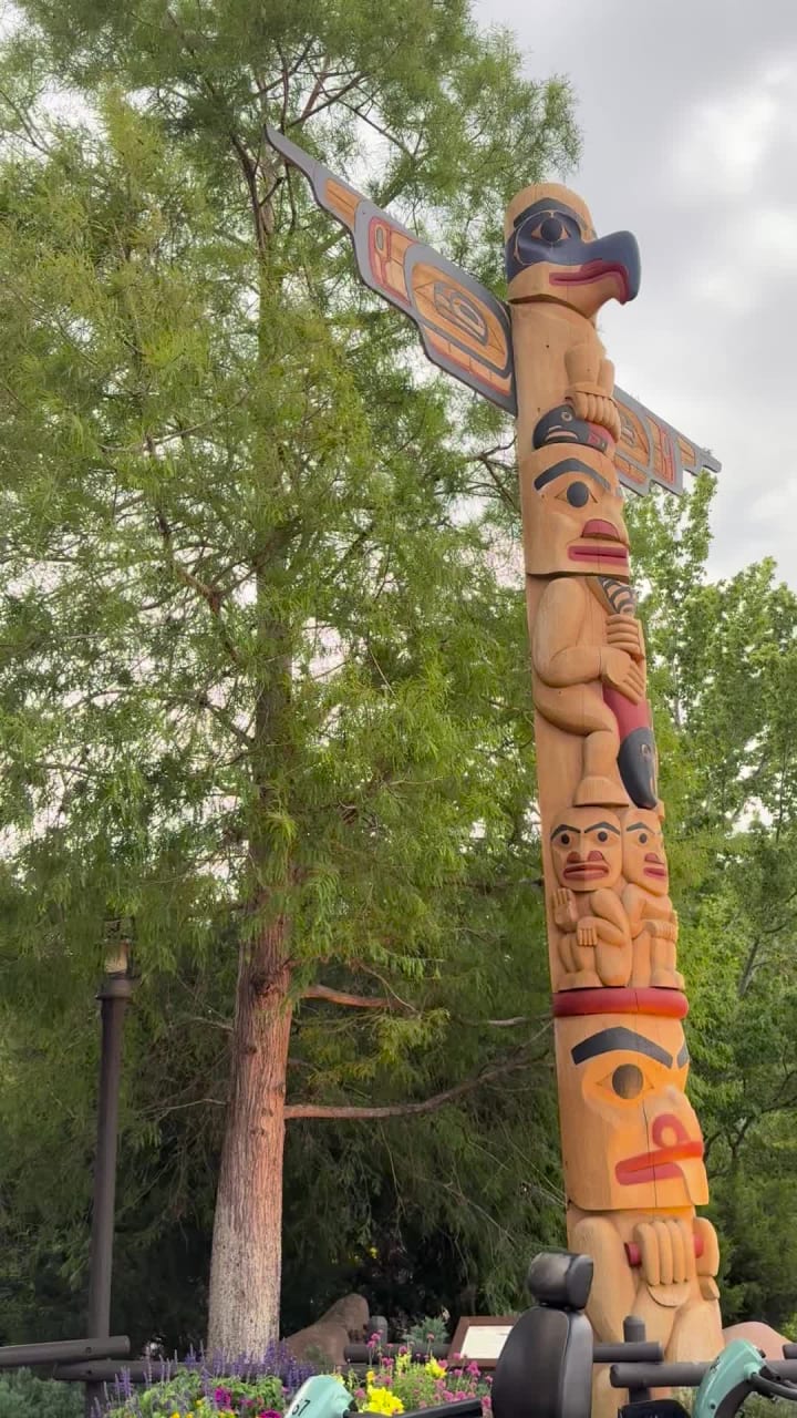 Video review of Canada Pavilion