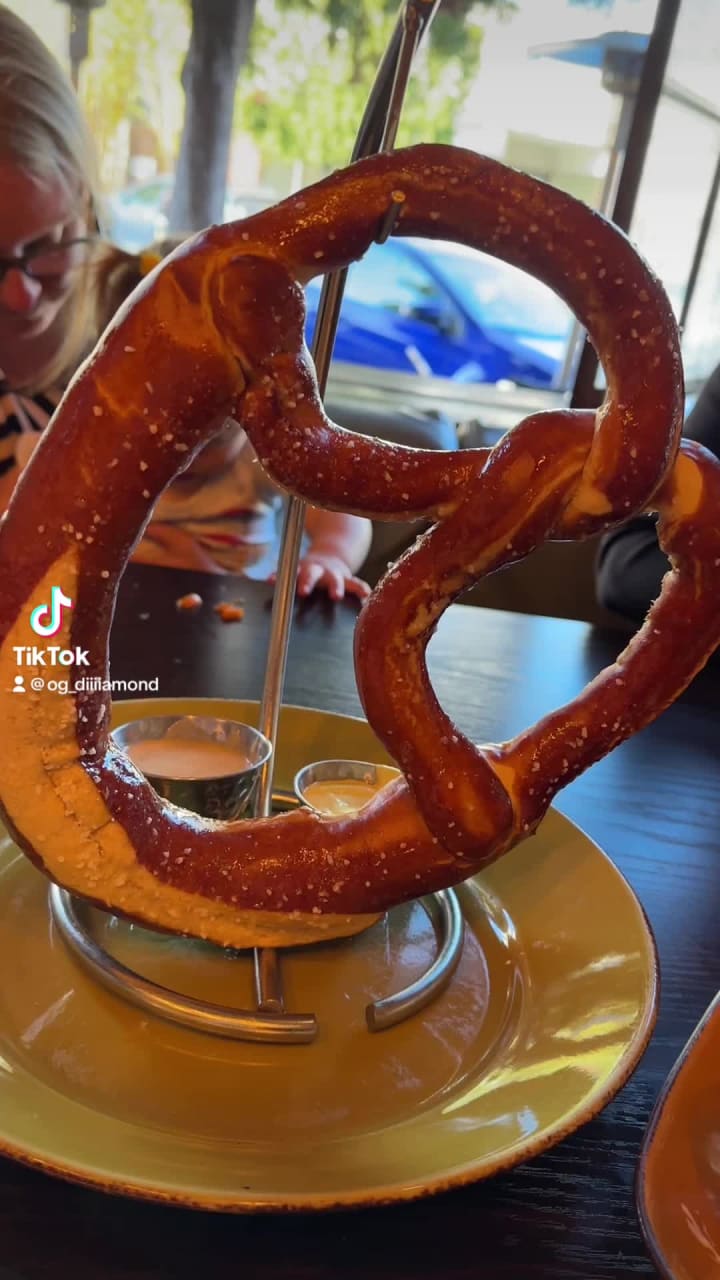 Video review of Local Kitchen (The American Tavern)