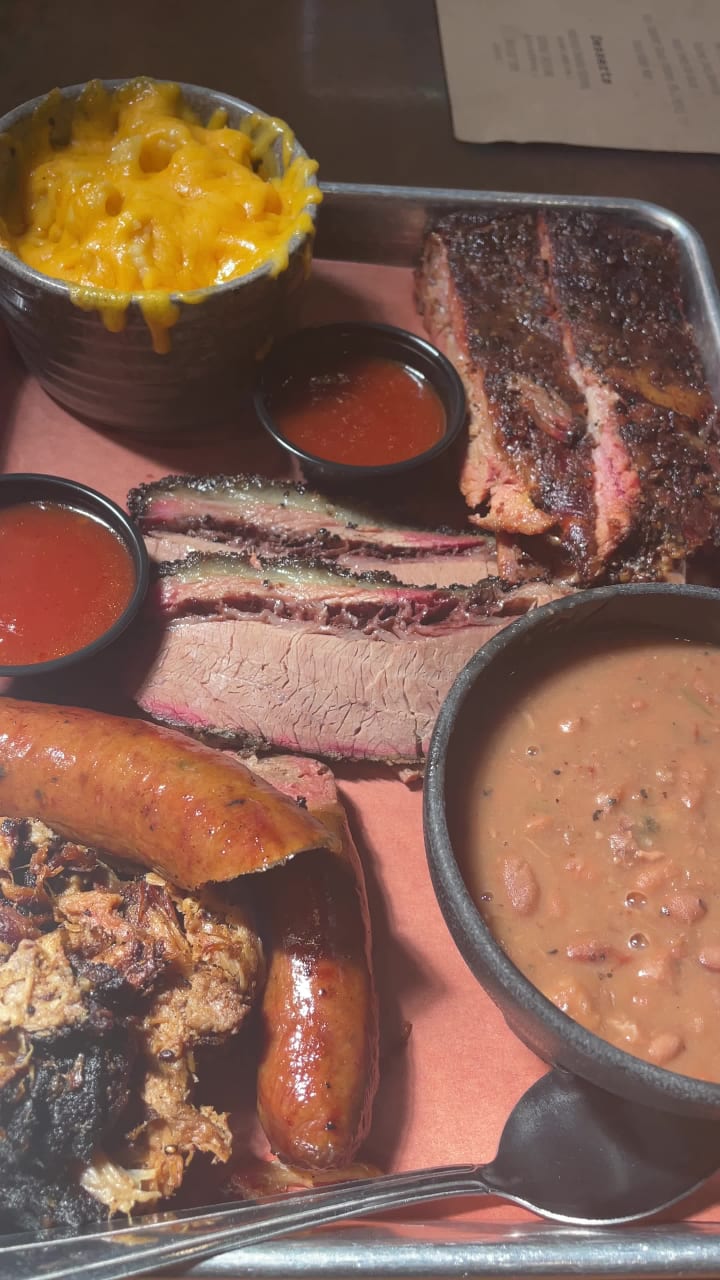 The Smokin' Oak Barbeque Restaurant, Bar & Catering