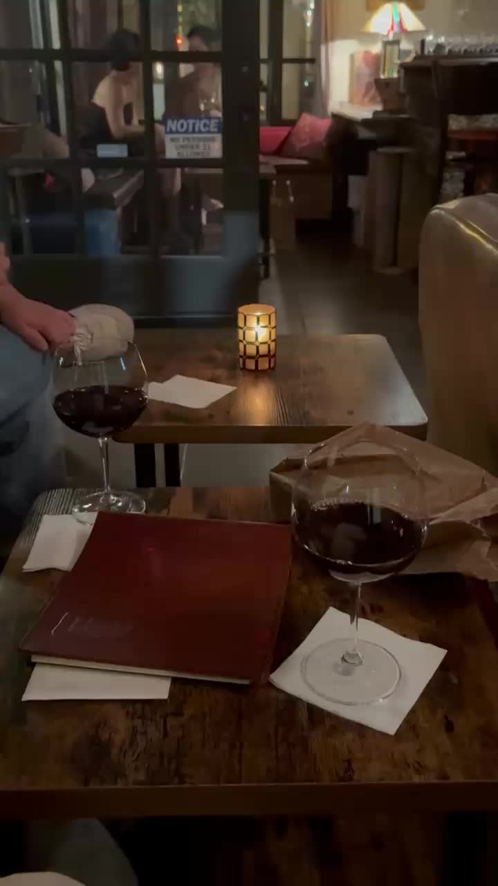 Video review of The Wine Room