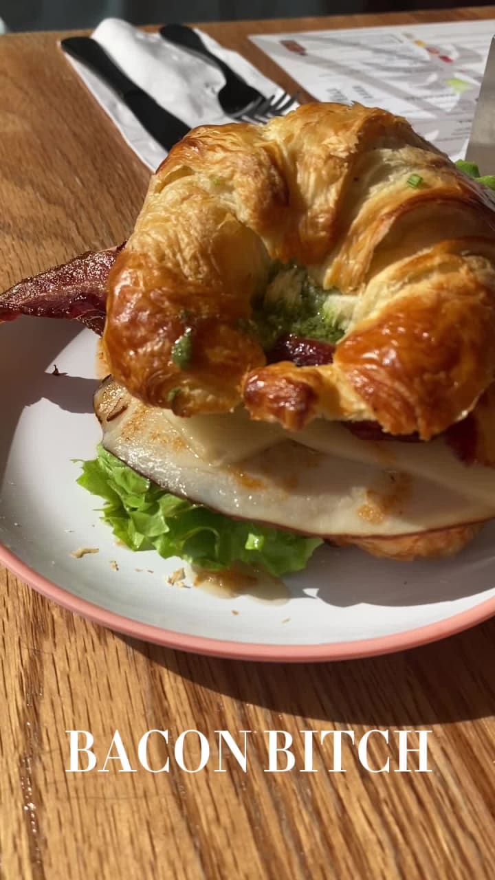 Video review of Bacon Bitch